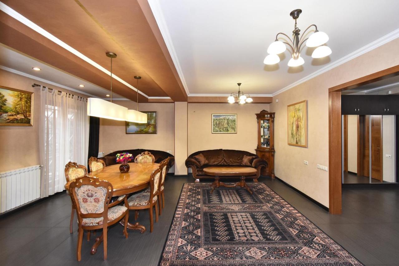 Dos Guest House エレバン エクステリア 写真